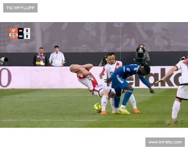 欧足联调查皇马球迷种族歧视事件，或面临空场处罚