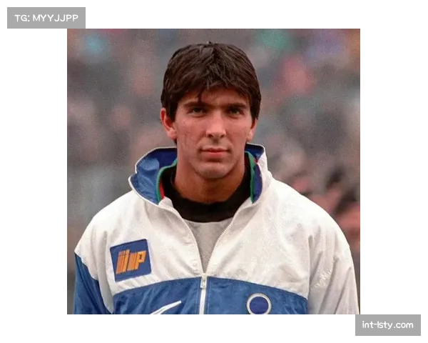 传奇门将布冯出席体育反歧视公益活动，与青少年互动